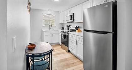 Family-Friendly Duplex Near Beaches & Local Shops - A Place In Paradise Unit A