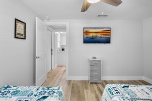 2 室のベッドルーム、アイロン / アイロン台、WiFi (無料)、ベッドシーツ