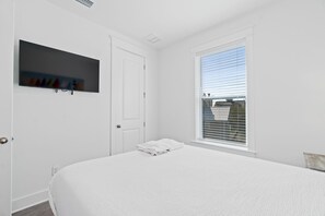 5 bedrooms, iron/ironing board, free WiFi, bed sheets