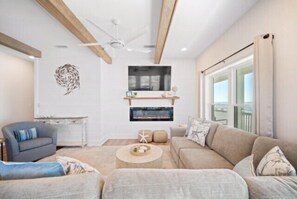 Smart-TV, Kamin, DVD-Player, Bücher