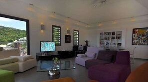 Televisión y reproductor de DVD 