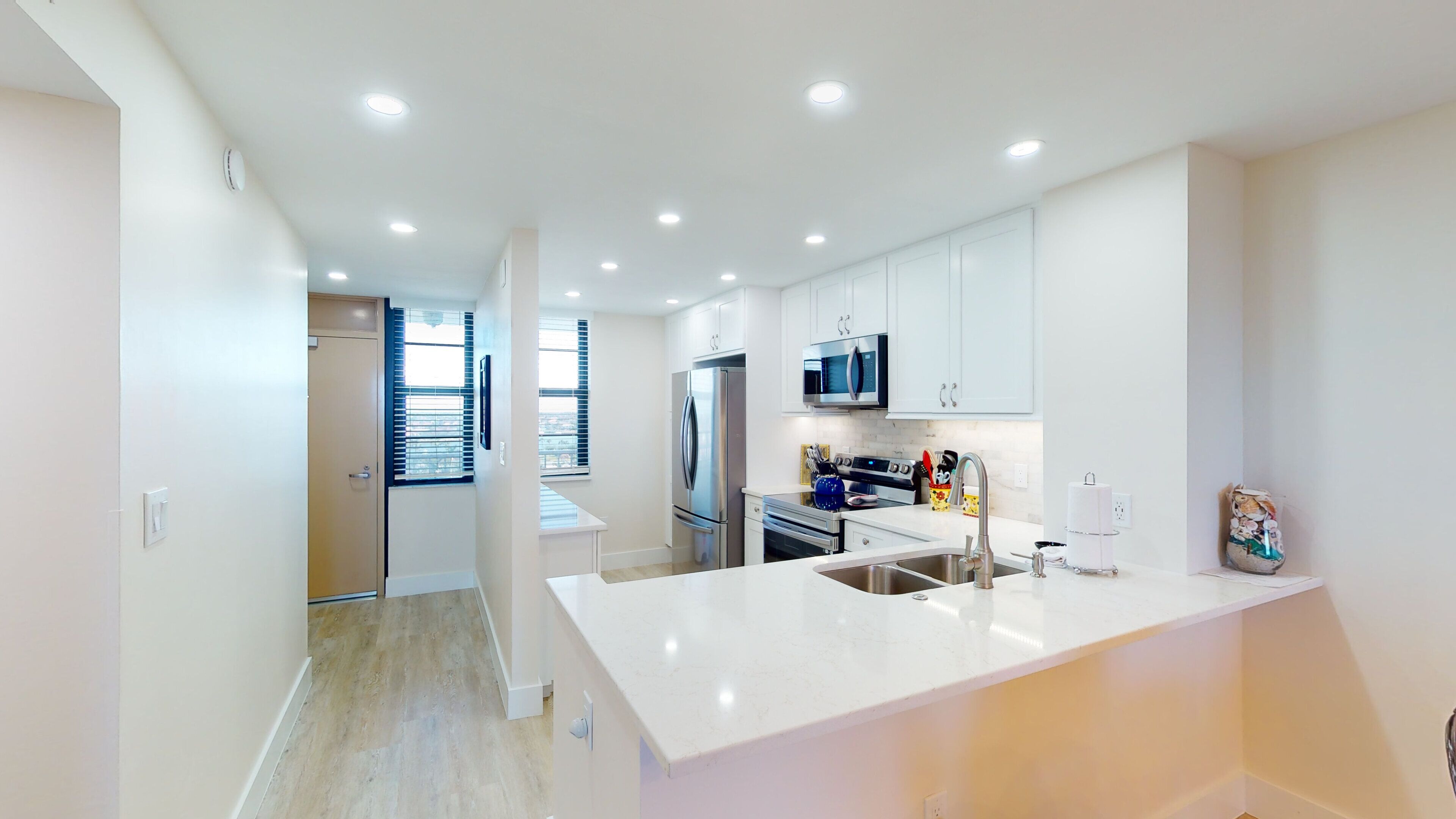Geladeira, micro-ondas, fogão, cooktop