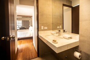 تجهيزات دش، مجففات شعر، مناشف