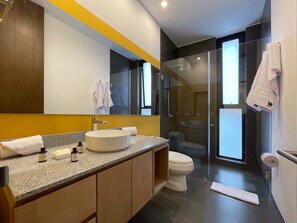 Douche, serviettes fournies