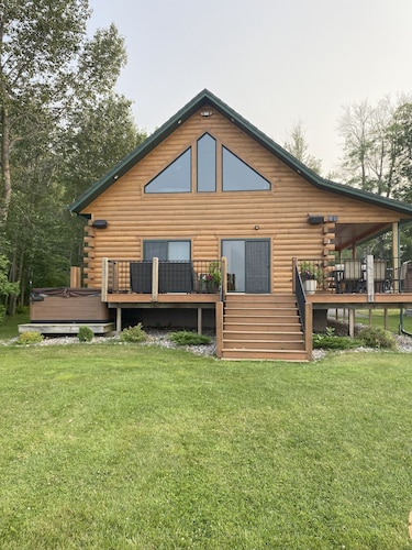 Luxury Waterfront Log Cabin ... Memories Abound