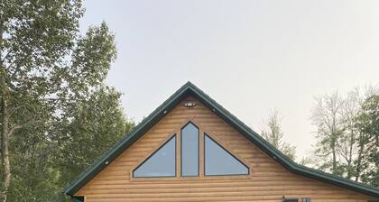 Luxury Waterfront Log Cabin ... Memories Abound