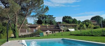 Typisch toskanisches Bauernhaus mit privatem Salzwasserpool und riesigem Garten