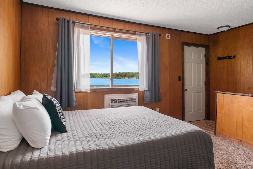 Multilevel suite with lake views Fife Lake Vrbo