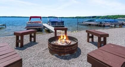 Cozy condo with kayaks and lake access