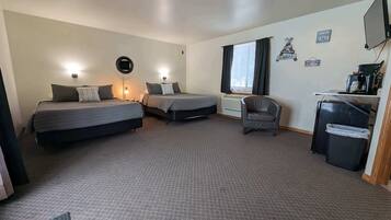 1 habitación, tabla de planchar con plancha, wifi y ropa de cama