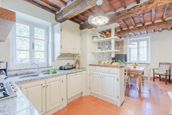 Fridge, microwave, oven, dishwasher