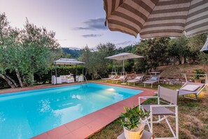 Pool - Villa Dondolino, a Stylish Farmhouse with Private Pool close to Lucca and the Beach (Lucca)