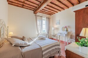 4 多间卧室、熨斗/熨衣板、免费 WiFi、床单