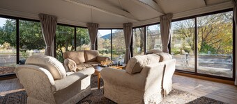A luxurious Country home- 2 mins drive to Loch Ness (sleeps 28)