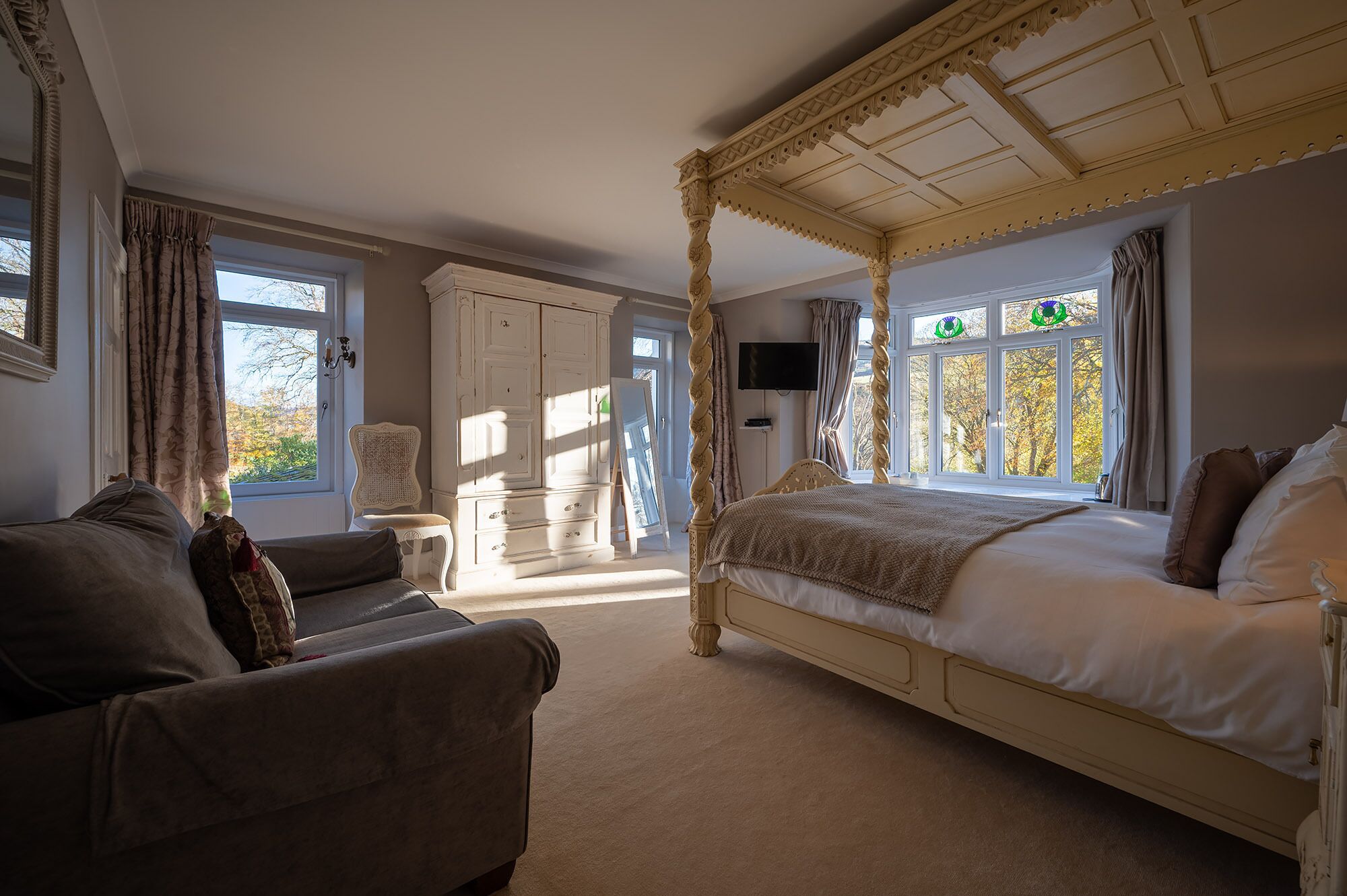 12 bedrooms, travel crib, WiFi, bed sheets