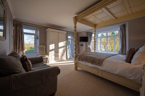 12 bedrooms, travel cot, WiFi, bed sheets