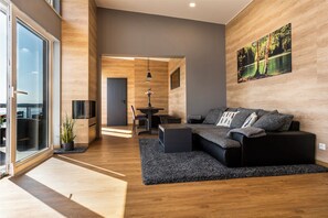 Smart TV, reproductor de DVD, libros y videoteca
