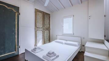 2 bedrooms, iron/ironing board, travel crib, free WiFi