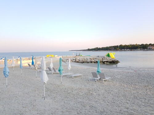 Beautiful spacious apartment (No. 5) with 2 bedrooms 300m from the beach