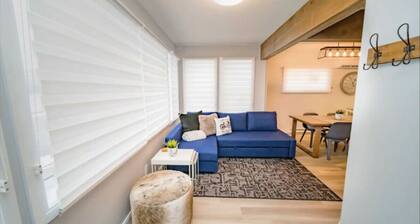 Classy Main Canadian Suite - Close to Attractions