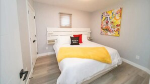 2 slaapkamers, een bureau, een strijkplank/strijkijzer, wifi
