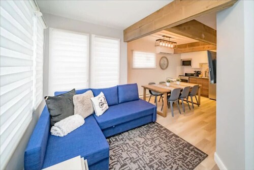 Classy Main Canadian Suite - Close to Attractions