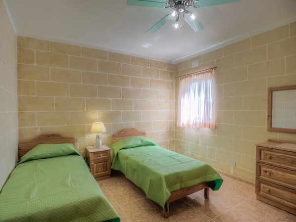 3 bedrooms, iron/ironing board, WiFi, bed sheets