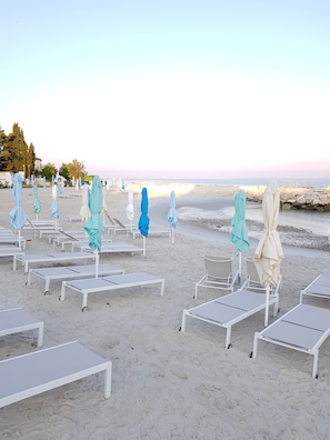 On the beach - Beautiful spacious apartment (No. 2) with 2 bedrooms 300m from the beach (Porec)