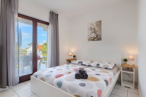 2 bedrooms, free WiFi, bed sheets - Beautiful spacious apartment (No. 2) with 2 bedrooms 300m from the beach (Porec)