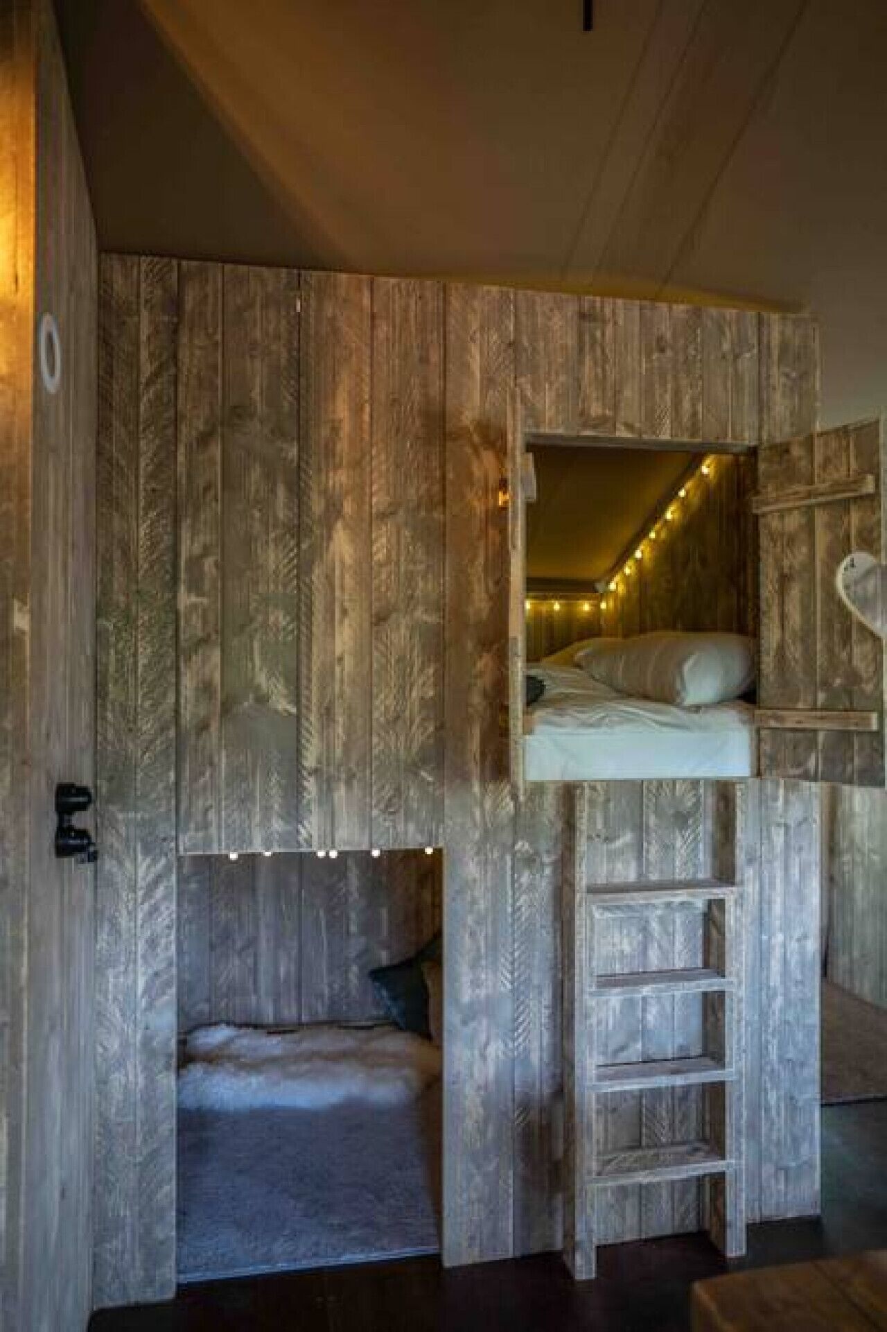 3 bedrooms, desk, travel cot, WiFi