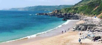 Lower Coombe Royal- Orchard Lodge with Hot Tub