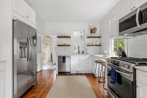 Fridge, microwave, oven, stovetop - Aloha Cottage | Prime Spot in Park Circle (North Charleston)