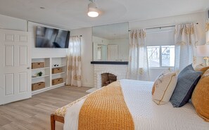 6 bedrooms, iron/ironing board, travel crib, free WiFi