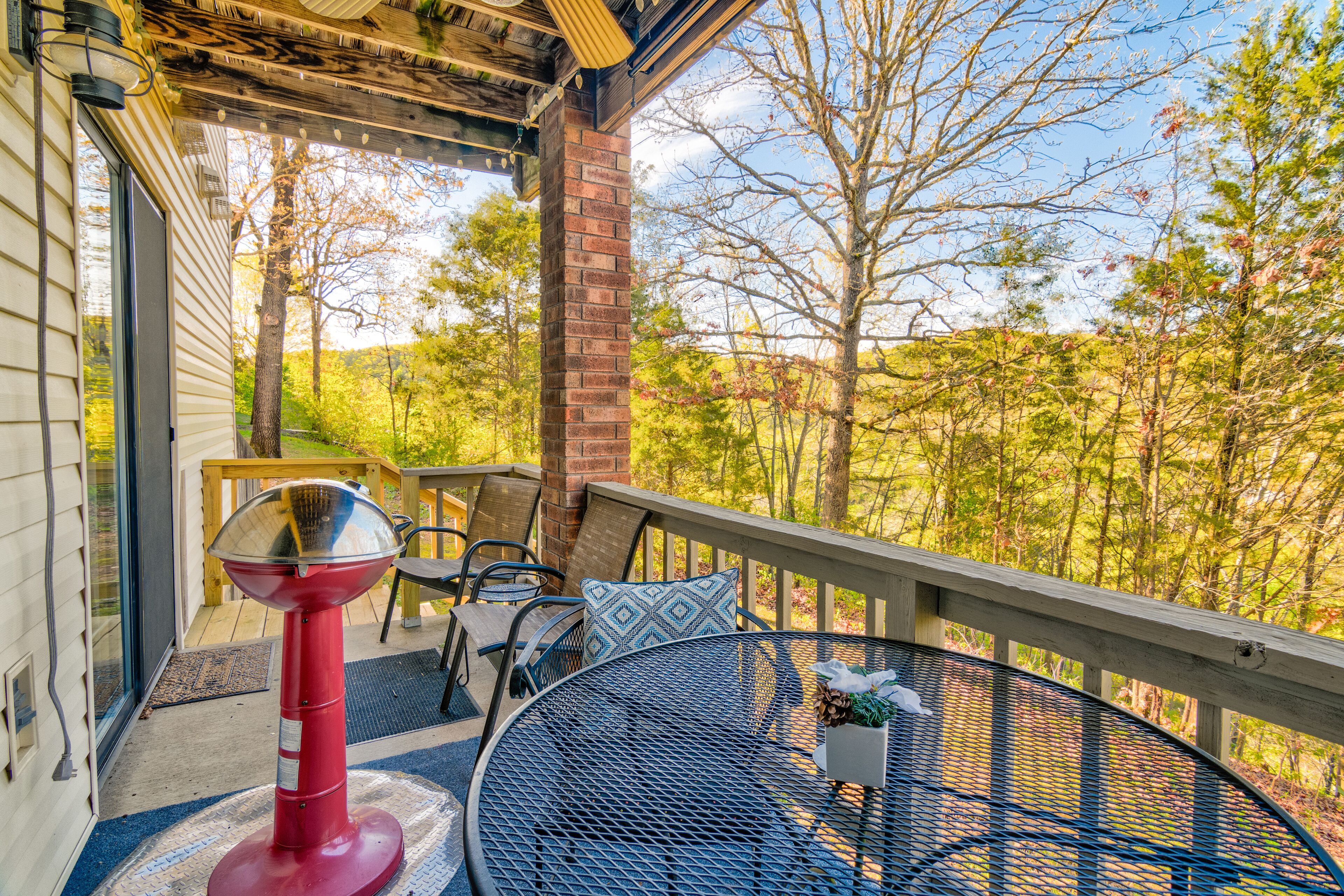 Kiddo fun! Resort Pool & HotTub, Spacious, CLEAN, 2Kings, Private Deck, PtRoyale