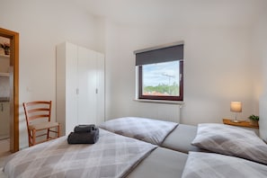 2 bedrooms, free WiFi, bed sheets - Beautiful spacious apartment (No. 4) with 2 bedrooms 300m to the beach (Poreč)