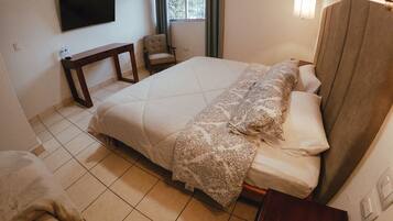 Habitación estándar, 1 cama King size | Escritorio, espacio para trabajar con laptop y wifi gratis