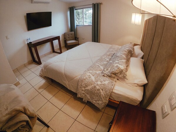 Standard Room, 1 King Bed