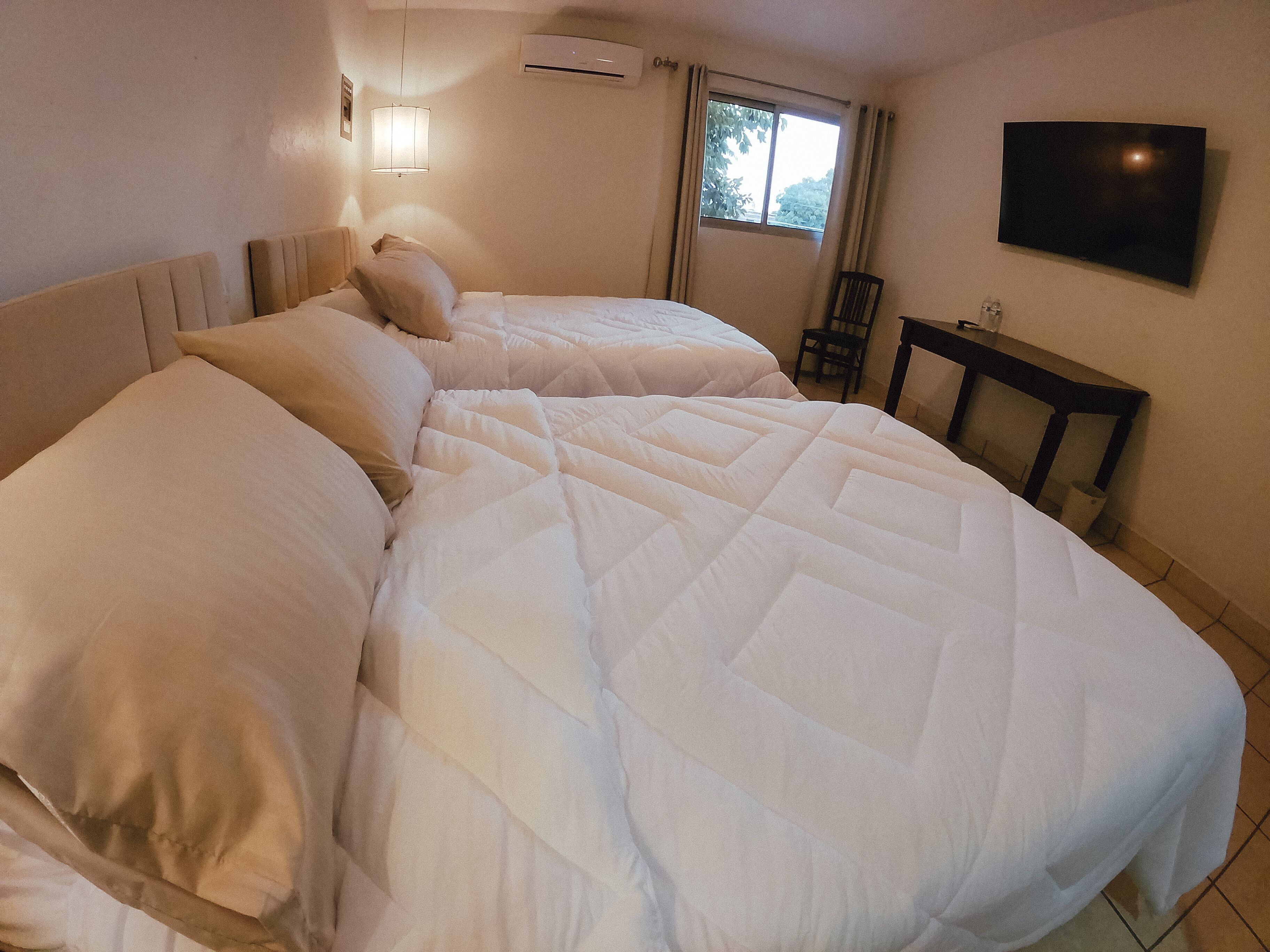 City Twin Room | Desk, laptop workspace, free WiFi