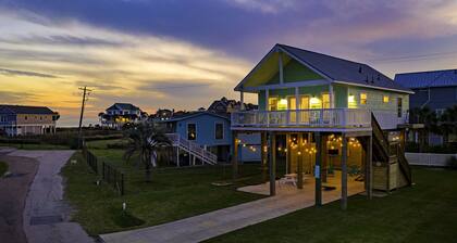 Beach Views/Walk to Beach/Entertainment/Cozy - The Salty Starfish