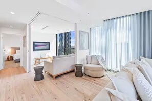 2 bedrooms, iron/ironing board, free WiFi, bed sheets - Signature 2B2B Stunning Chic Guest Fav +OceanView (Broadbeach)