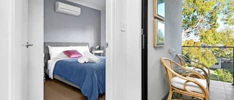 2 bedrooms, travel cot, WiFi, bed sheets