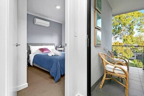 2 bedrooms, travel cot, WiFi, bed sheets