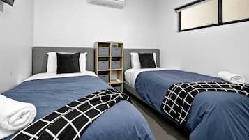 2 多间卧室、旅行婴儿床、WiFi、床单