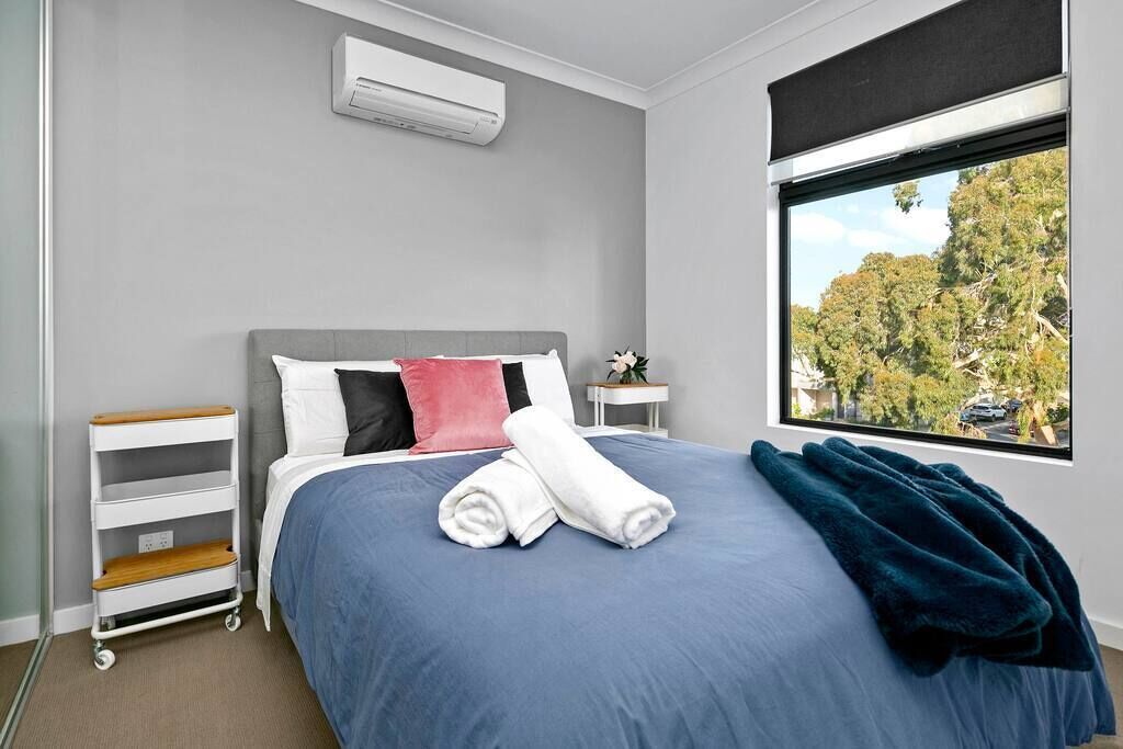 2 bedrooms, travel cot, WiFi, bed sheets