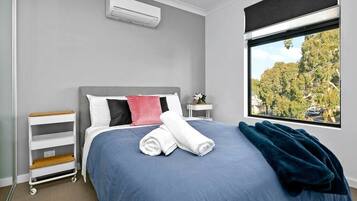 2 bedrooms, travel cot, WiFi, bed sheets