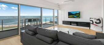 Strangeways Stays! -Slps 10, 4 Bdrm, Oceanview