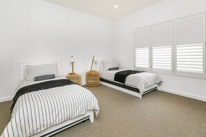 4 chambres, fer et planche à repasser, lit de bébé portatif, Wi-Fi