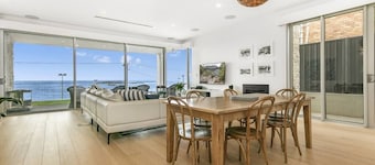 Strangeways Stays! -Slps 10, 4 Bdrm, Oceanview
