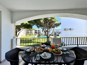 Outdoor dining - VILAMOURA GARDEN VIEW 1 WITH POOL by HOMING (Vilamoura)