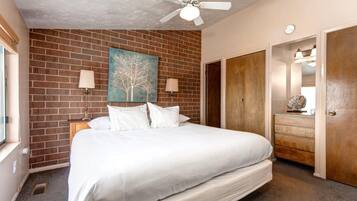 3 bedrooms, iron/ironing board, travel crib, WiFi (free)